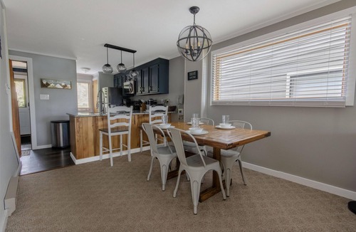 Snowshoe House | PR 36 - Spacious & dog-friendly summer getaway. Minutes to bike trails!