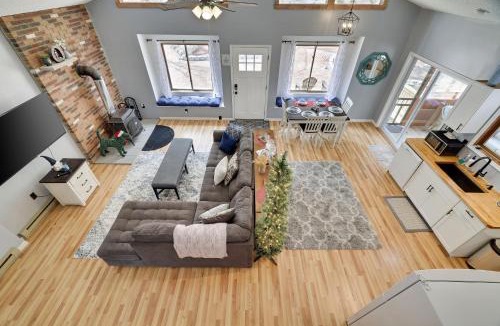 Bushkill House | Premier Cozy Cabin - Free Amenities & Comm Indoor Pools