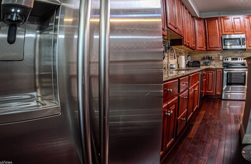 Washington House | Presidential Style Retreat up to 22 guests! Pet Friendly and Free Parking!