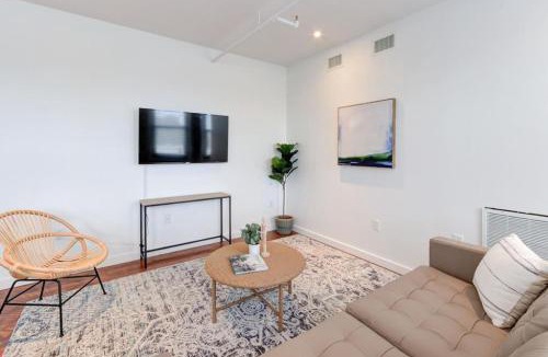 South Main Historic District Apartment | Prime Location - Modern Loft Right on S Main St!