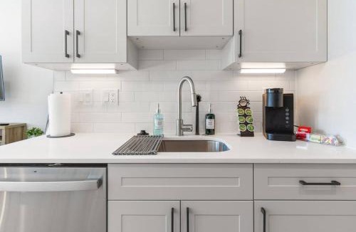 Northern Liberties Apartment | Prime NoLibs, by Fishtown, Lux Queen Bed, Sleep 3ppl, Fast Wifi, Rooftop Access