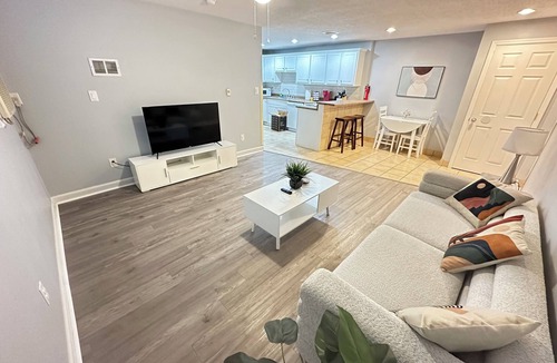 Franklin Apartment | Pristine Hideaway: 2 bedroom apartment with washer/drier in Franklin
