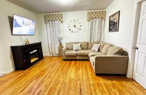 Elizabeth Apartment | Private 1st floor Apartment - Only 5 min Away from Newark Airport and 30 min to NYC