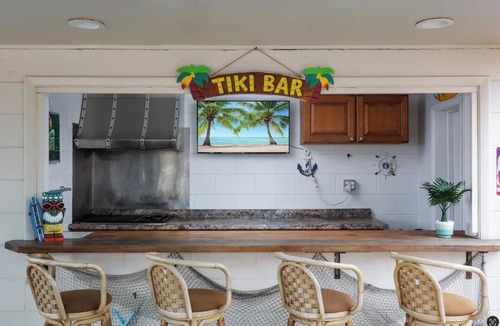 Seaside Heights Cottage | Private bkyd w/tiki Bar, Linens + towels included, Walk to beach. 4 beach badges