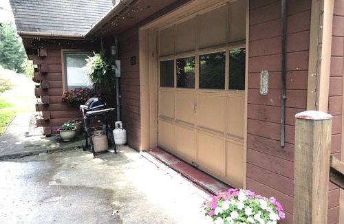 Bairdford Cabin | Private Cabin, clean, 20 Min. from downtown Pittsburgh, 1 brm +. loft sleeps 6
