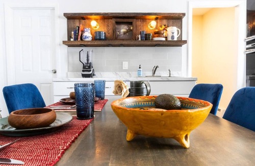 Torrington Apartment | Private Classy 2nd Flr 3 Bed Apt Near Downtown