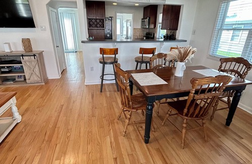 Riviera Cottage | Private Cottage - Huge Fenced Yard - Bay Views!