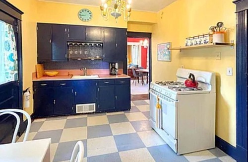 Beloit Apartment | Private Entire Apartment near Beloit College