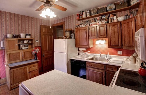 Bellefonte Apartment | Private Entrance Apartment with a Garden View