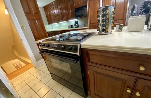 Halltown House | Private Home, Hot Tub, Wifi, Rural Setting, Gas Stove, 70" SmartTV
