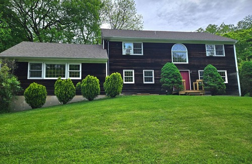 Sherman House | Private home next to Candlewood lake and Candlelight farms inn