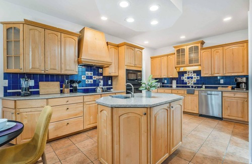 Reeders House | Private In-Ground Pool, Hot Tub, Sauna, Pickleball