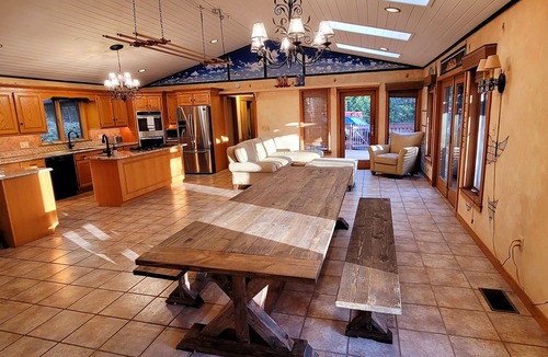 Earlville House | Private INDOOR HEATED POOL + Hot Tub + Game Room - Family Friendly