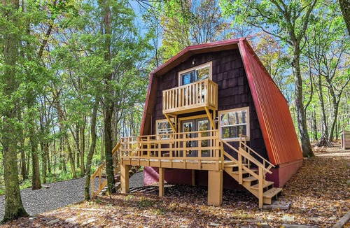 Alpine Lake Cabin | Private Lake/Beach w Golf, Fire Pit, Deck & WiFi!