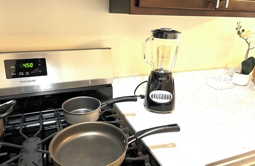 Grenloch Apartment | ✭ Private One Bedroom ✭ Minutes from Center City ✭ Ideal for Long Stays ✭