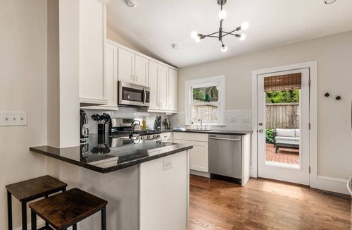 German Village Villa | Private Patio|Historic Area|German Village