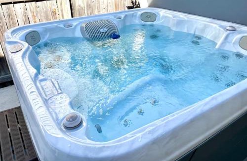 Summit Station House | Private Ranch - Entire Home - 3 Bed Room - Hot Tub - King Bed - Fenced Yard - Pets & Kids Welcome - Game Shed - Free WiFi