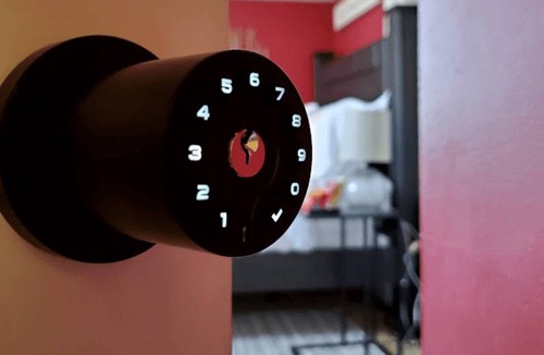 Commercial Point Resort | Private room ∙ 1 guest