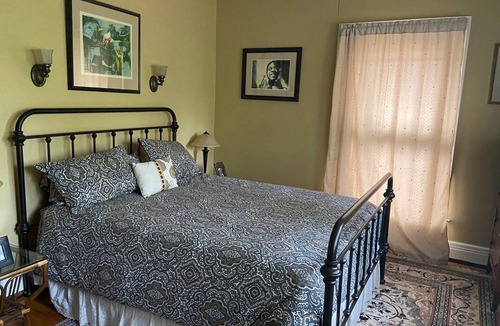 Downtown Toledo Resort | Private room ∙ 2 guests