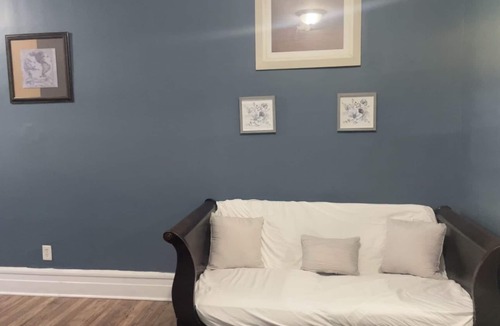 Newark Apartment | Private room in enjoyable Newark with WiFi, AC
