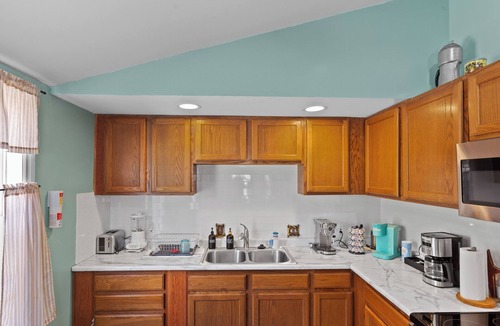 Latonia House | Private setting between flowing creeks, minutes from Cincinnati attractions.