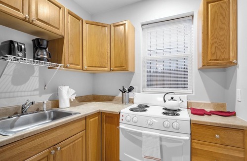 Graduate Hospital Apartment | Private Studio w/Cozy Yard
