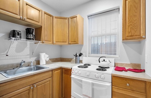 Graduate Hospital Apartment | Private Studio w/Cozy Yard