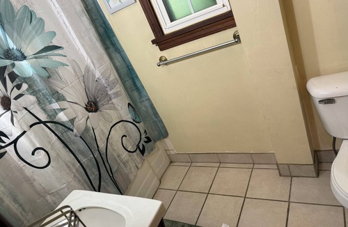 Marshall-Shadeland Apartment | Private Studio Wi-Fi & Streaming