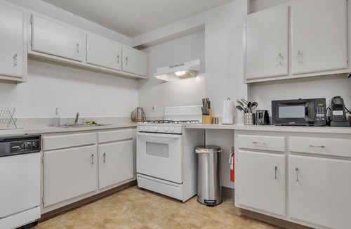 Downtown Harrisburg Apartment | Professional 2br apartment I Near Hospitals