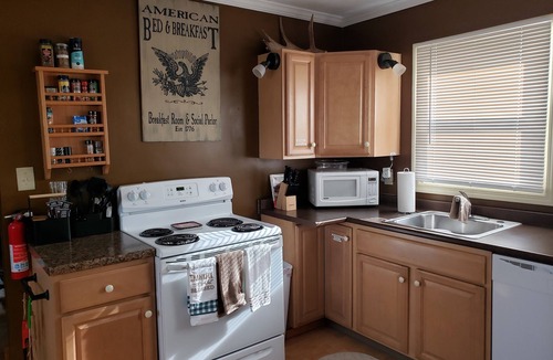 Pymatuning Central Cottage | Pymatuning Lake Cottage!