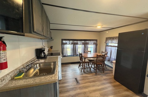 Pymatuning Central House | Pymatuning Lake, walking distance to lake, marina and launch. Amish welcome!