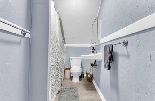 University Circle Apartment | Quaint 2 Bedrooms in Historic Little Italy