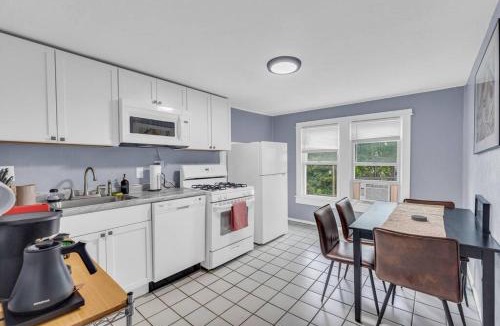 University Circle Apartment | Quaint 2 Bedrooms in Historic Little Italy