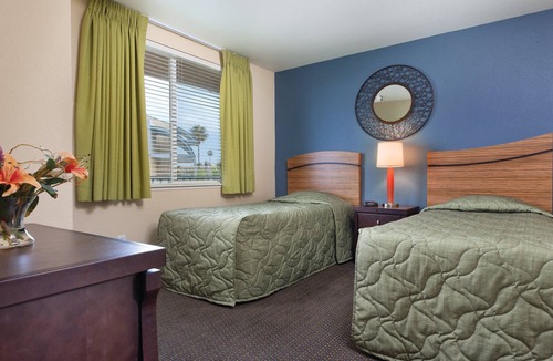 Oceanside Resort | Quaint beachfront community!