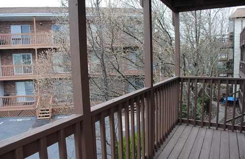 Caine Woods Condo | Quaint, but pristine 2-bedroom condo with free WiFi and an outdoor pool located uptown on the bayside in a peaceful, family-friendly neighborhood!