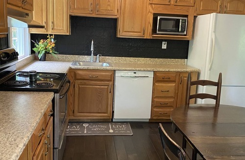 Middletown House | Quaint country house nestled in the woods