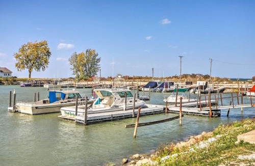 Oak Harbor Apartment | Quaint Couples Escape Pool, Near Lake Erie!