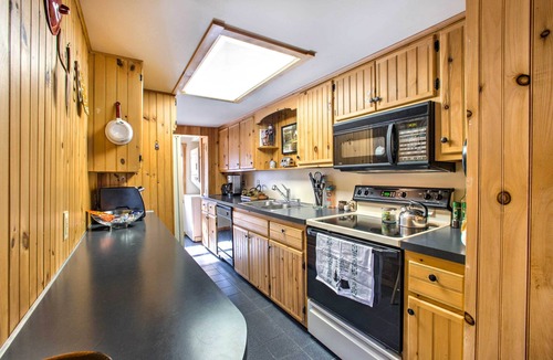 Mount Gretna Heights Cottage | Quaint 'Gretna Getaway' Cottage w/Screened Porch!