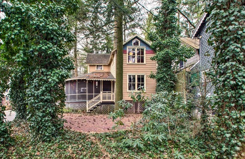 Mount Gretna Heights Cottage | Quaint 'Gretna Getaway' Cottage w/Screened Porch!