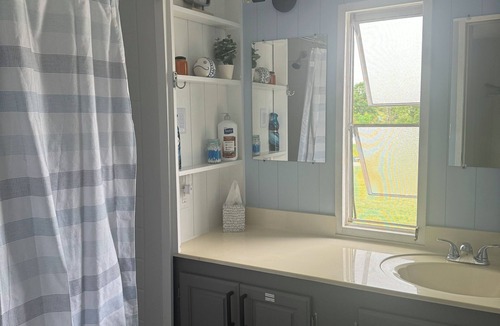 Celina House | Quaint quiet mobile home 2 miles from Holly Creek marina! Just remodeled!