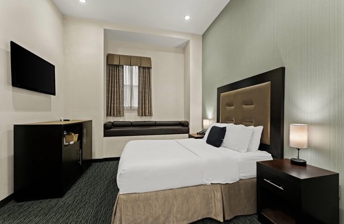 Midtown Village Hotel | Quality Inn Center City
