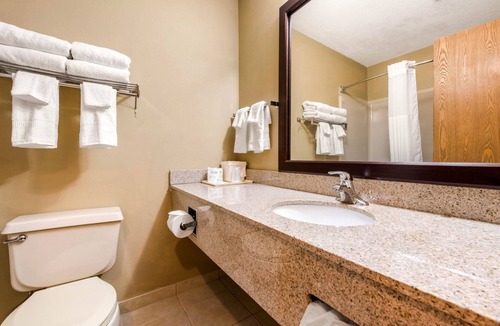 New Castle Hotel | Quality Inn & Suites New Castle