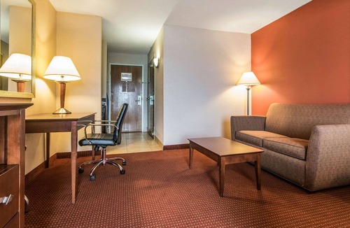 Greendale Hotel | Quality Inn & Suites