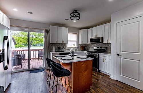 Plainfield House | Queen City BNB Sleeps 13