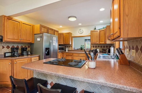 Northface House | Quick walk to Salamander! Year-round comfort. Welcome to Family Traditions