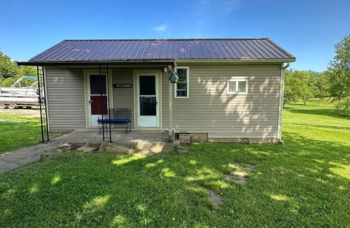 Glouster Cottage | Quiet Cottage in the heart of Burr Oak State Park.