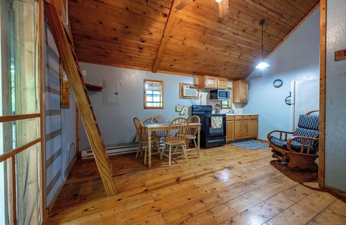 Sullivan Cabin | Quiet Country Cabin Near Trails & State Parks