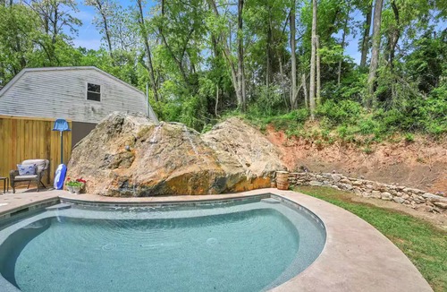 Cardiff House | Quiet house heated pool & waterfall open all yearnn