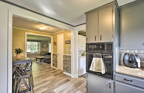 Homer House | Quiet New York Retreat < 7 Miles to Skiing!