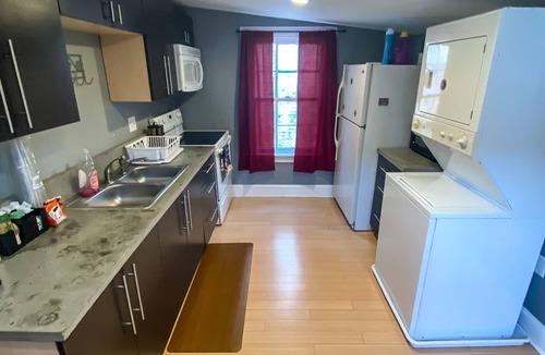 Charles Town Condo | Quiet Renovated Historic Condo Above Abolitionist Ale Works w/Washer Dryer #301